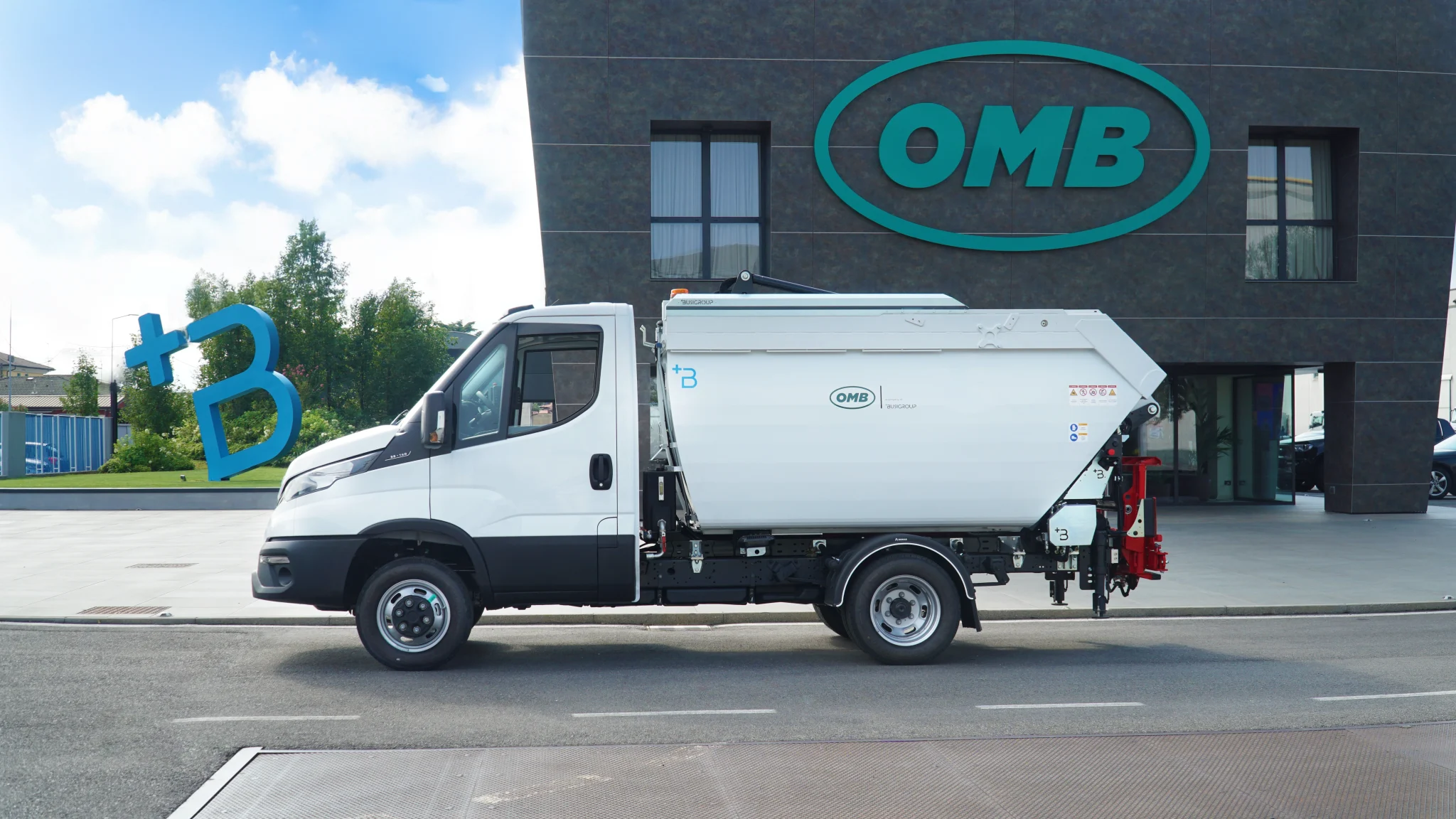 Costipatore T-REX da 5 mc su IVECO DAILY