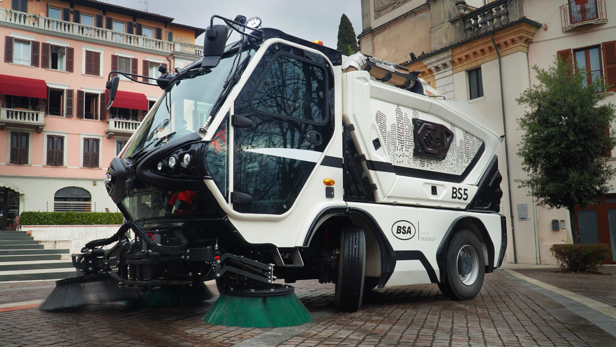 spazzatrice stradale bs5 per la pulizia delle strade