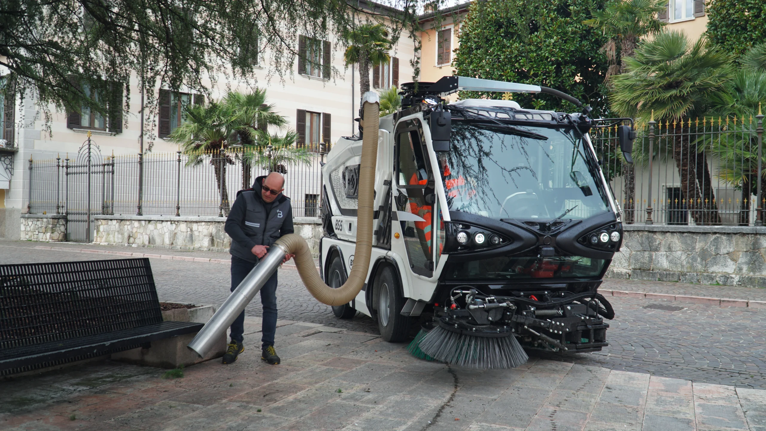 spazzatrice stradale bs5 per la pulizia delle strade